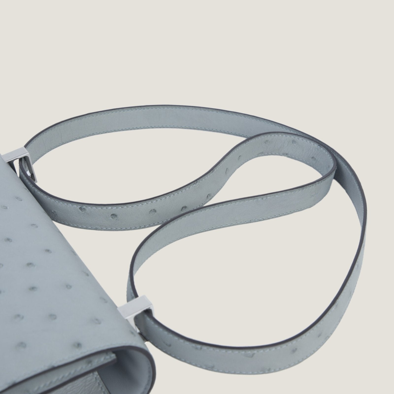 24cm Glacier Blue Ostrich Leather Shoulder Bag - Arvelle Paris