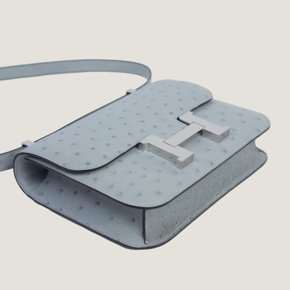 24cm Glacier Blue Ostrich Leather Shoulder Bag - Arvelle Paris