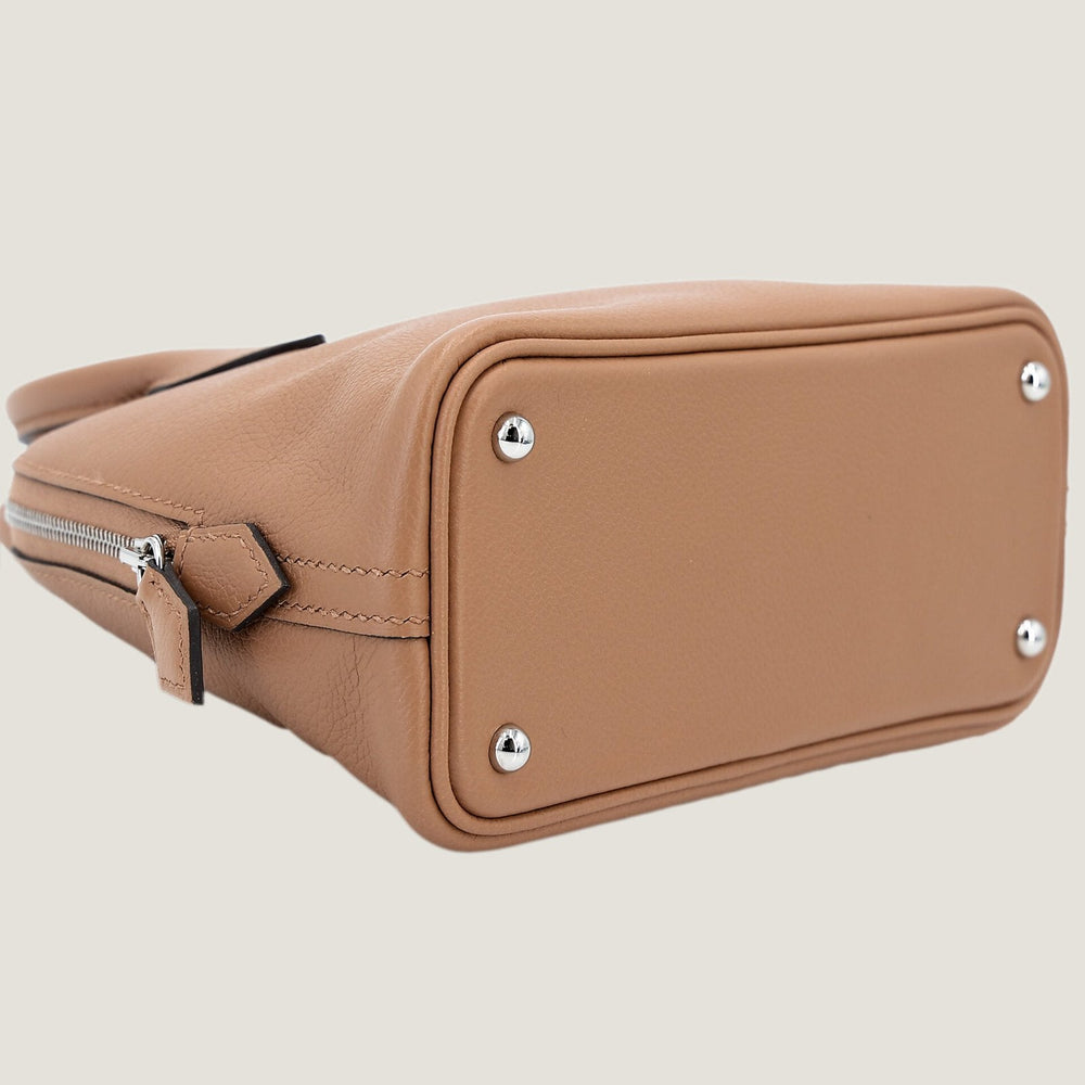 Arvelle Petite Chai Beige Veneto Calfskin Handbag - Arvelle Paris