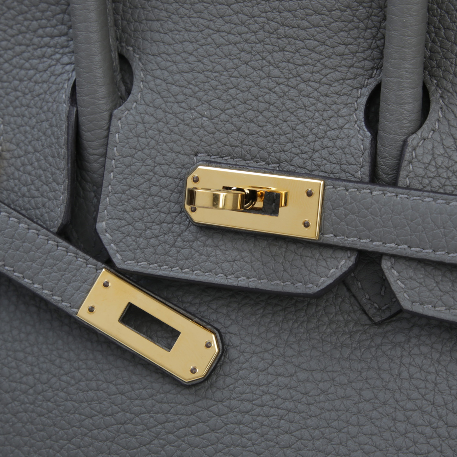 25cm Storm Grey Pebbled Calfskin Handbag - Arvelle Paris