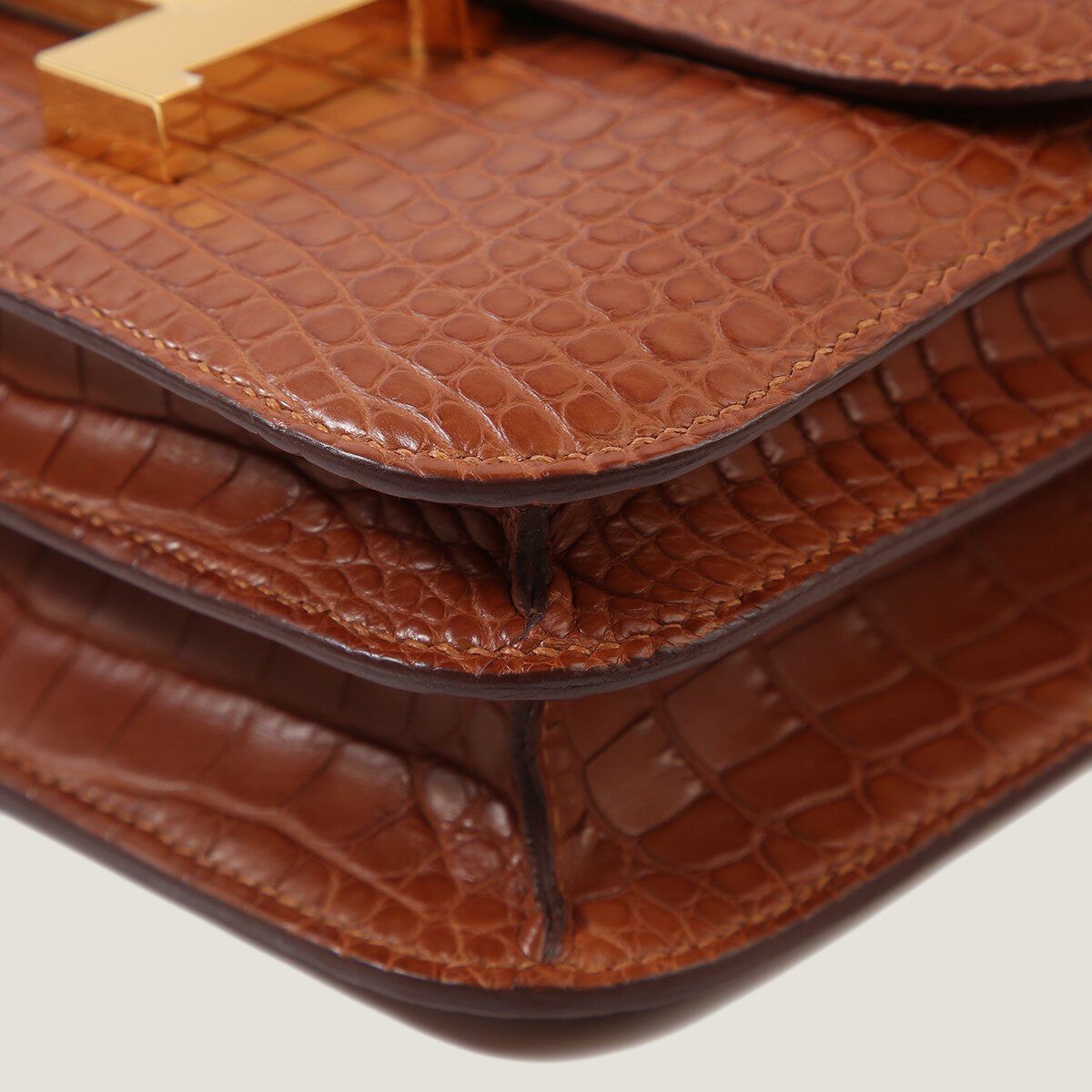 Arvelle Crossbody 19 Champagne Gold Matte Alligator - Arvelle Paris