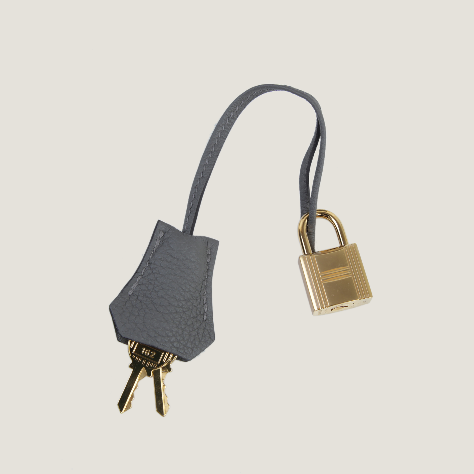 25cm Storm Grey Pebbled Calfskin Handbag - Arvelle Paris