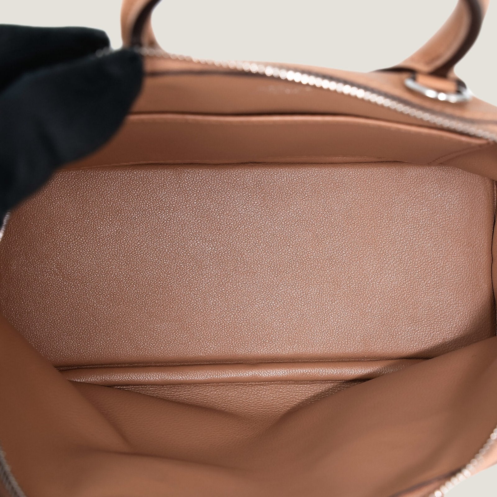 Arvelle Petite Chai Beige Veneto Calfskin Handbag - Arvelle Paris