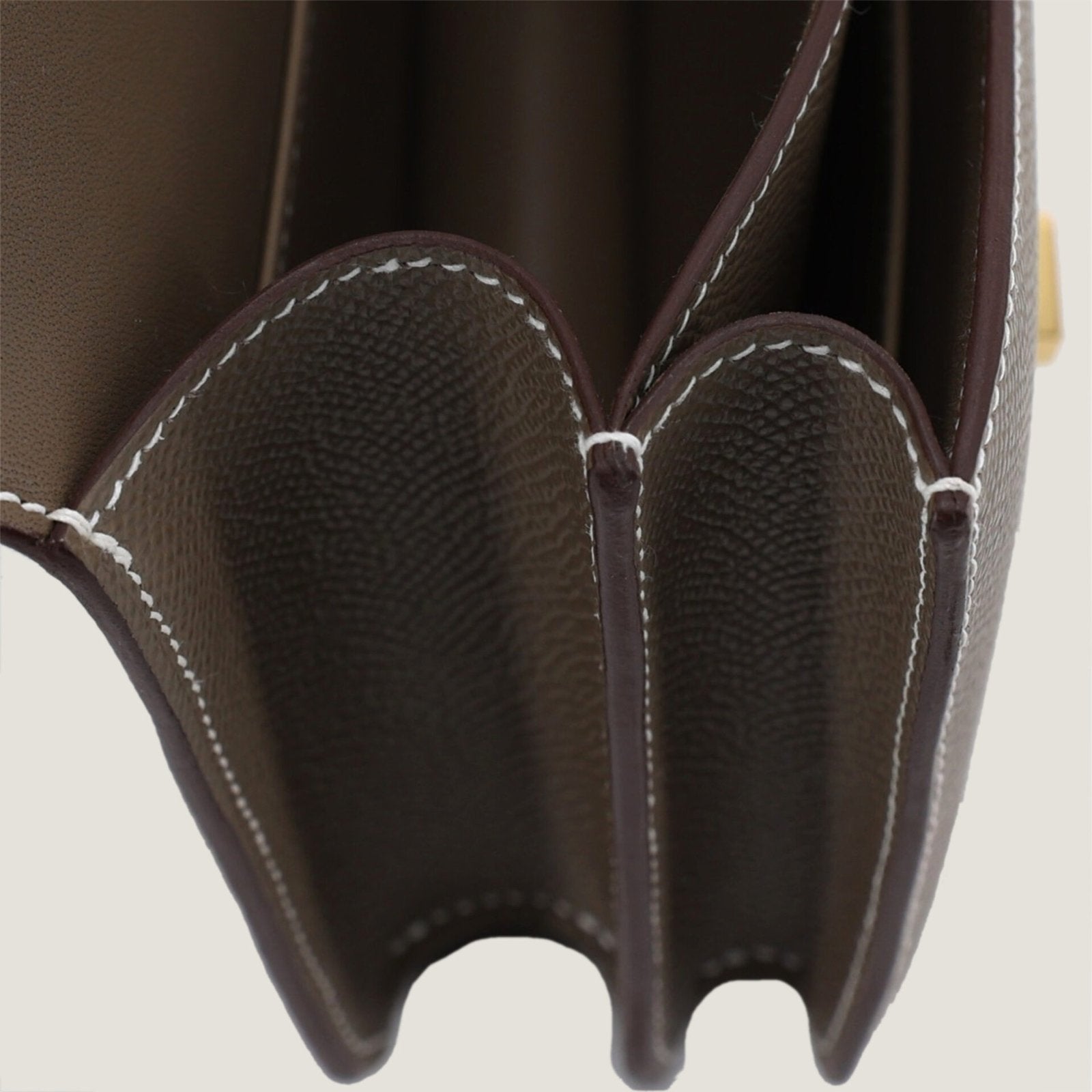 Arvelle Crossbody 19 Taupe Cross-Grain Calfskin - Arvelle Paris