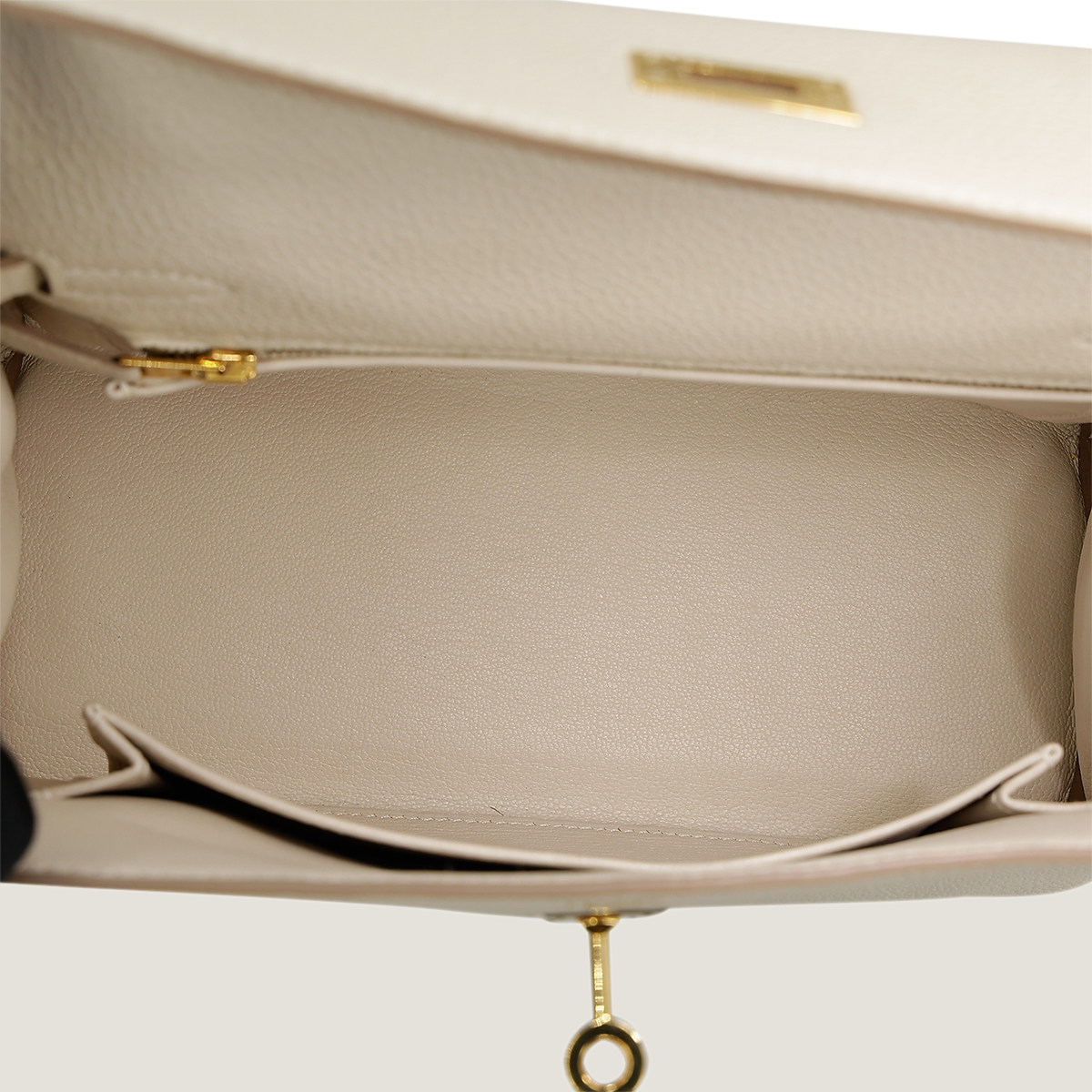 25cm Chalk White Pebbled Calfskin Handbag - Arvelle Paris