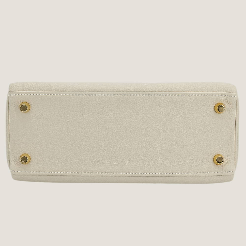 25cm Chalk White Pebbled Calfskin Handbag - Arvelle Paris