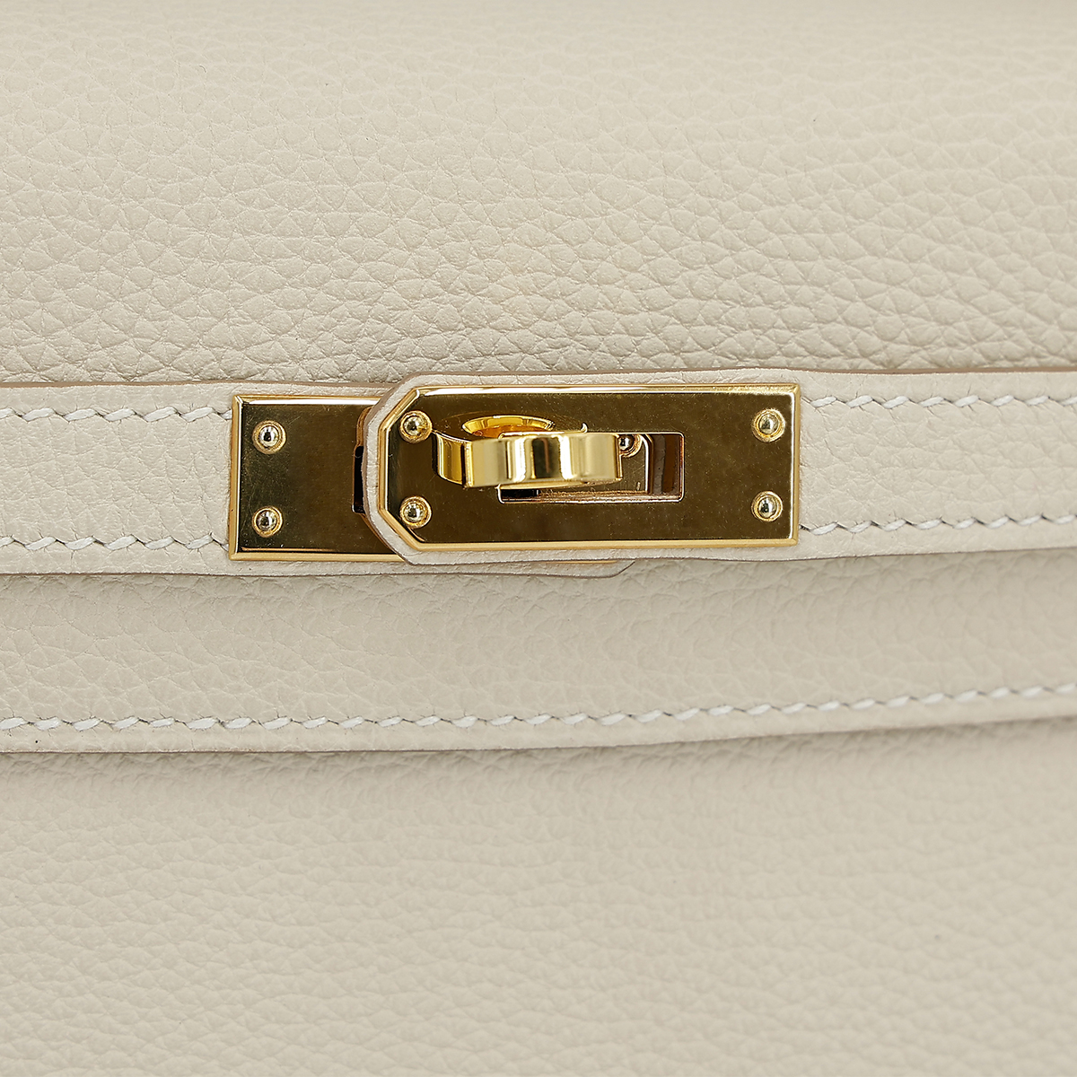 25cm Chalk White Pebbled Calfskin Handbag - Arvelle Paris