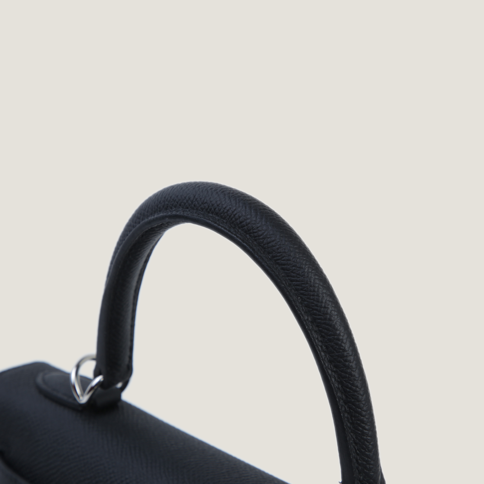 25cm Black Cross-Grain Calfskin Handbag - Arvelle Paris