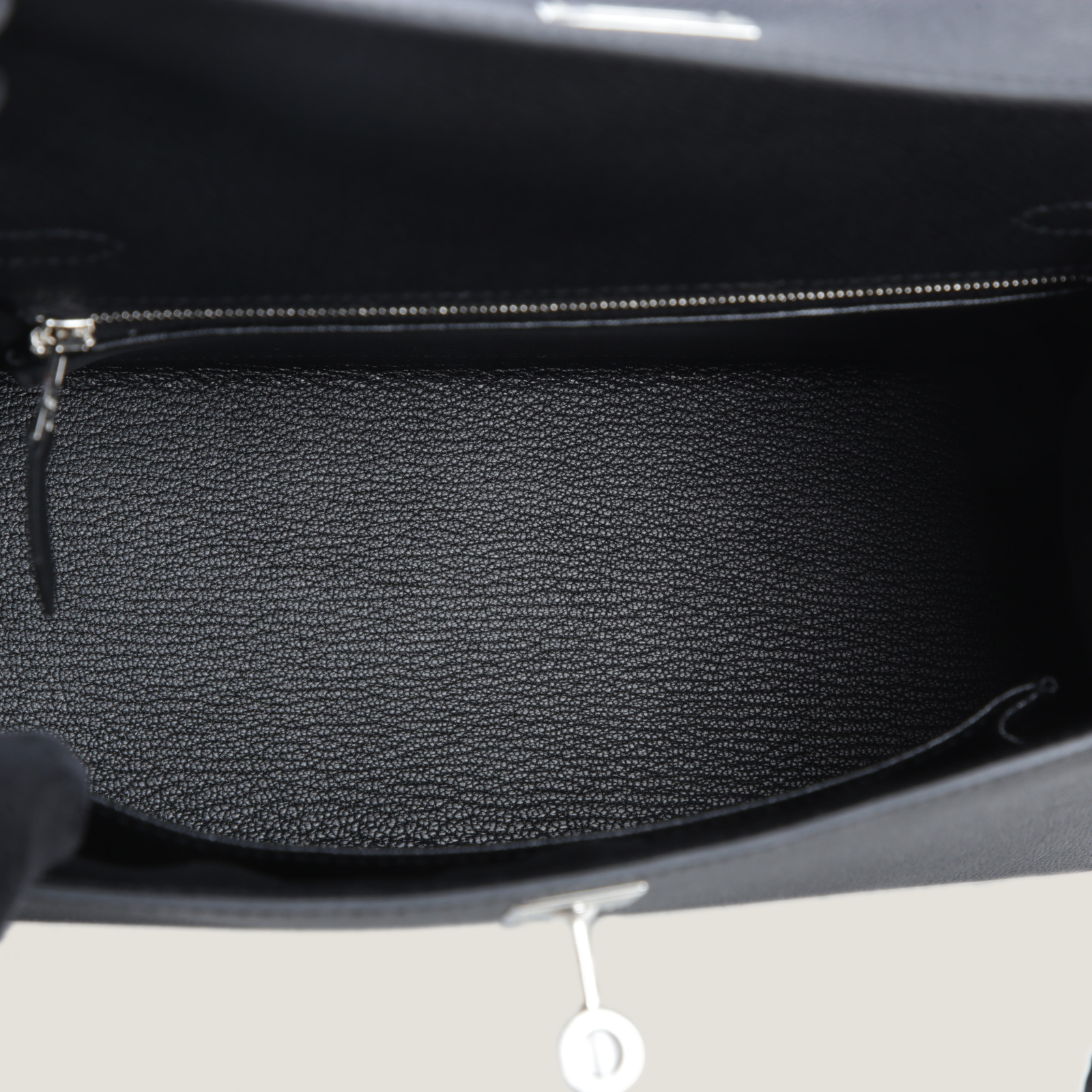 25cm Black Cross-Grain Calfskin Handbag - Arvelle Paris