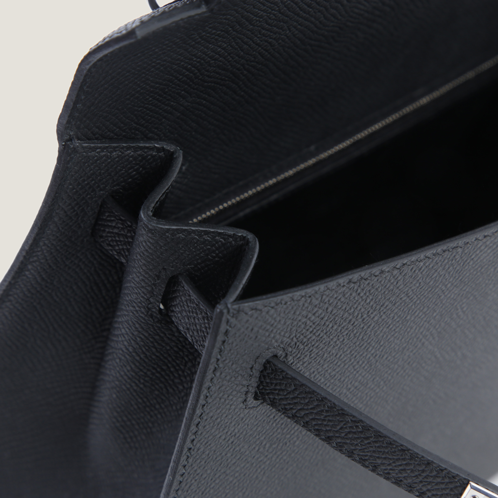 25cm Black Cross-Grain Calfskin Handbag - Arvelle Paris