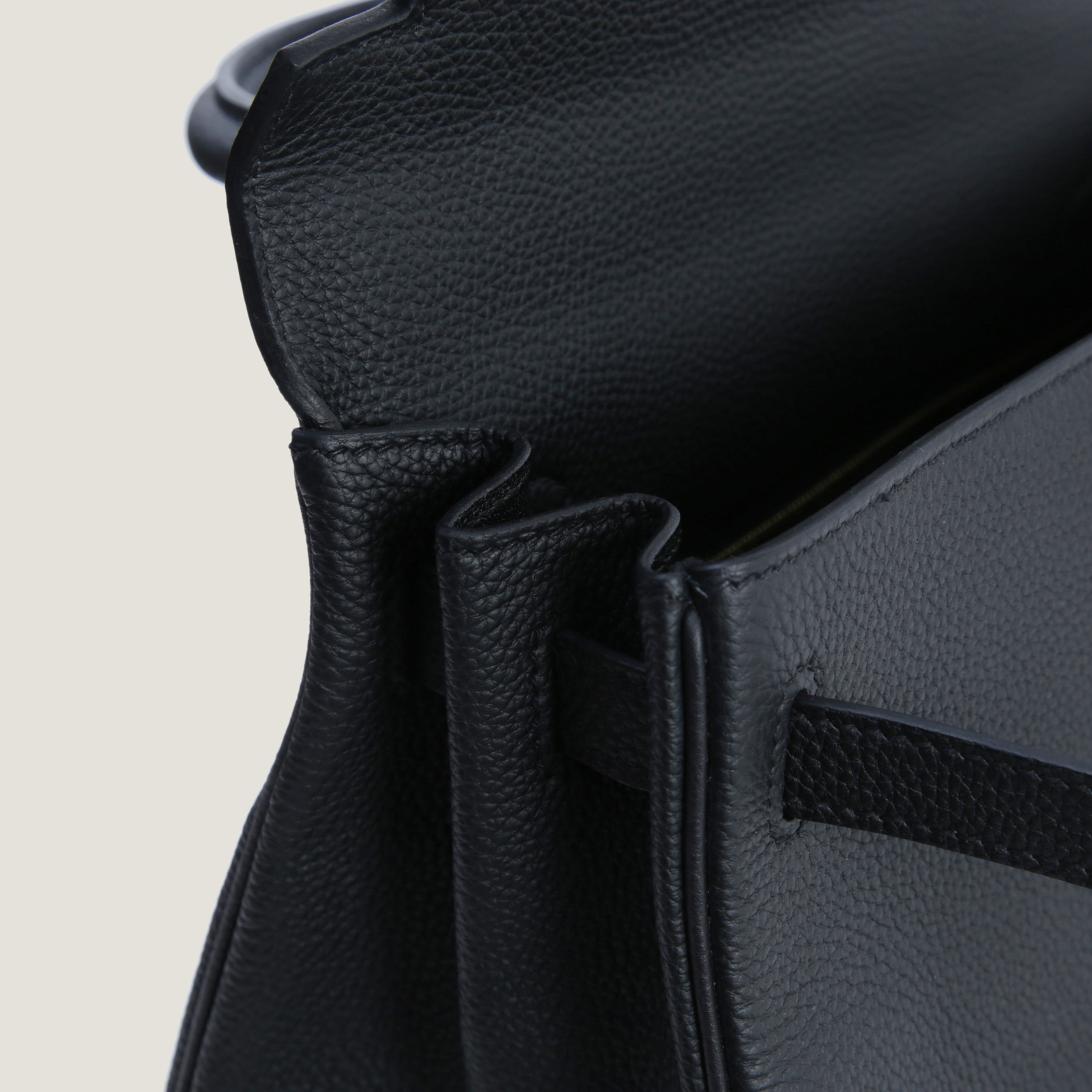 28cm Black Pebbled Calfskin Handbag - Arvelle Paris