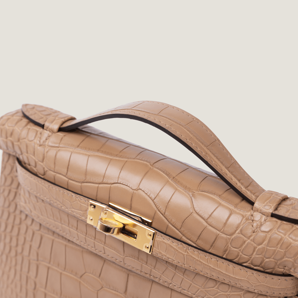 Chai Beige Matte Alligator Clutch - Arvelle Paris
