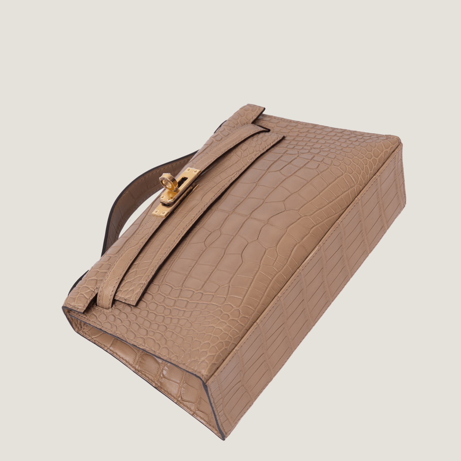 Chai Beige Matte Alligator Clutch - Arvelle Paris