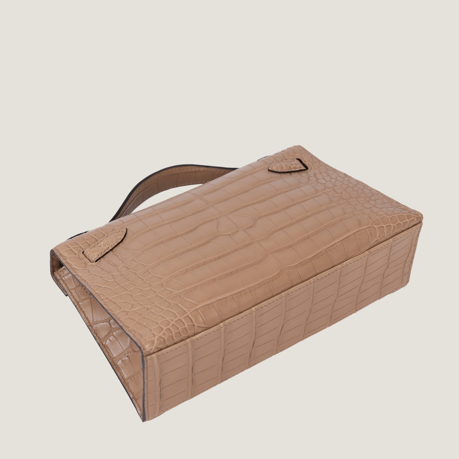 Chai Beige Matte Alligator Clutch - Arvelle Paris