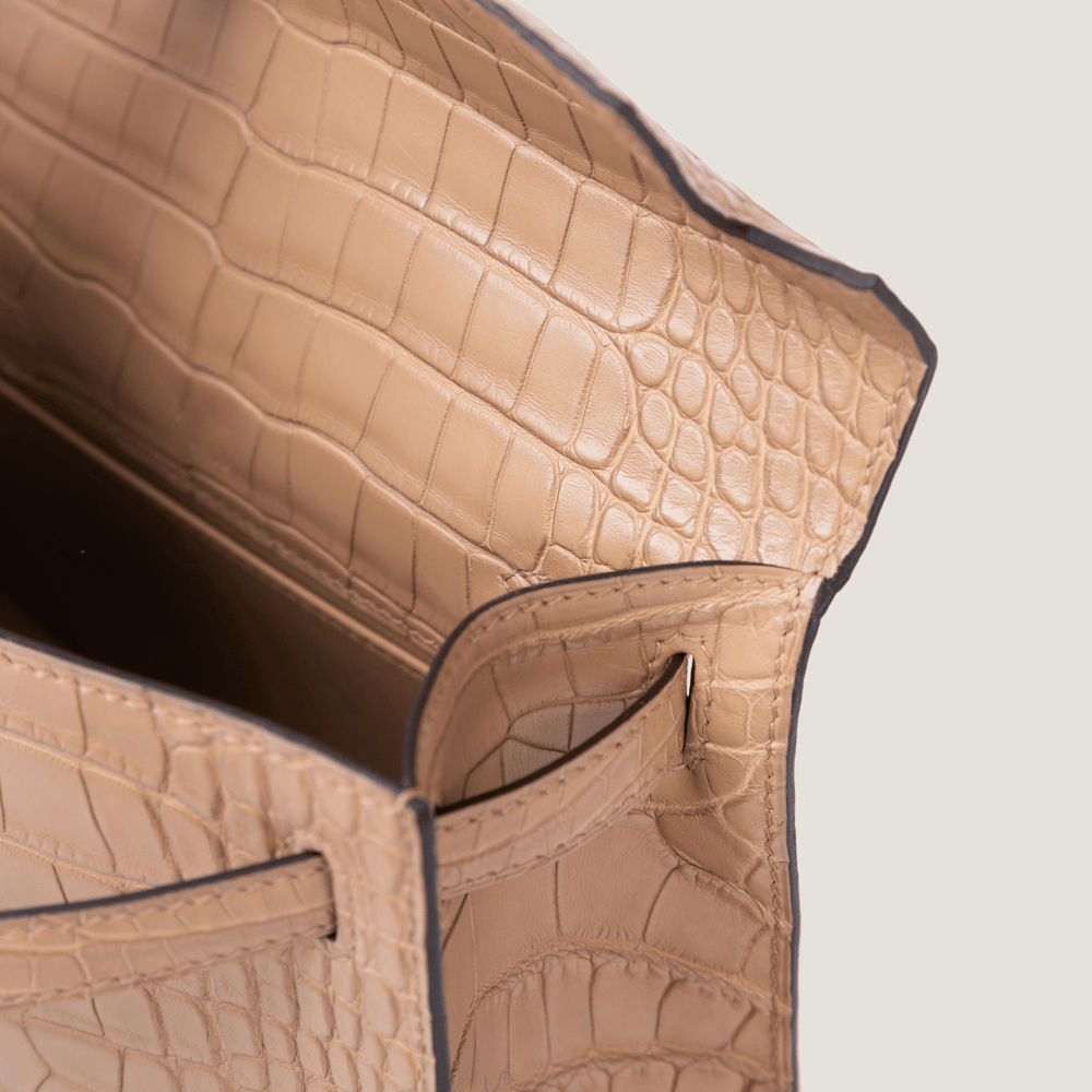 Chai Beige Matte Alligator Clutch - Arvelle Paris