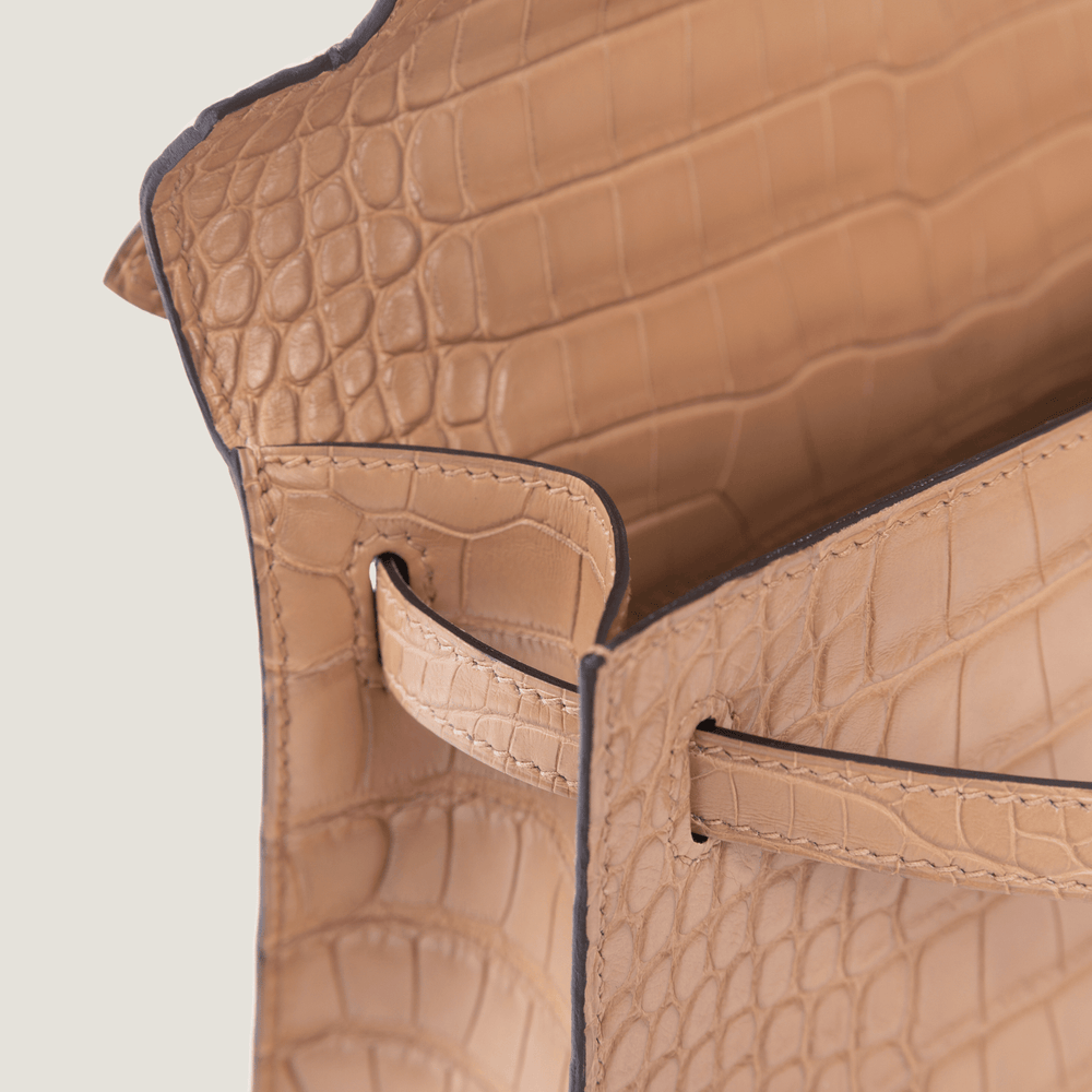 Chai Beige Matte Alligator Clutch - Arvelle Paris