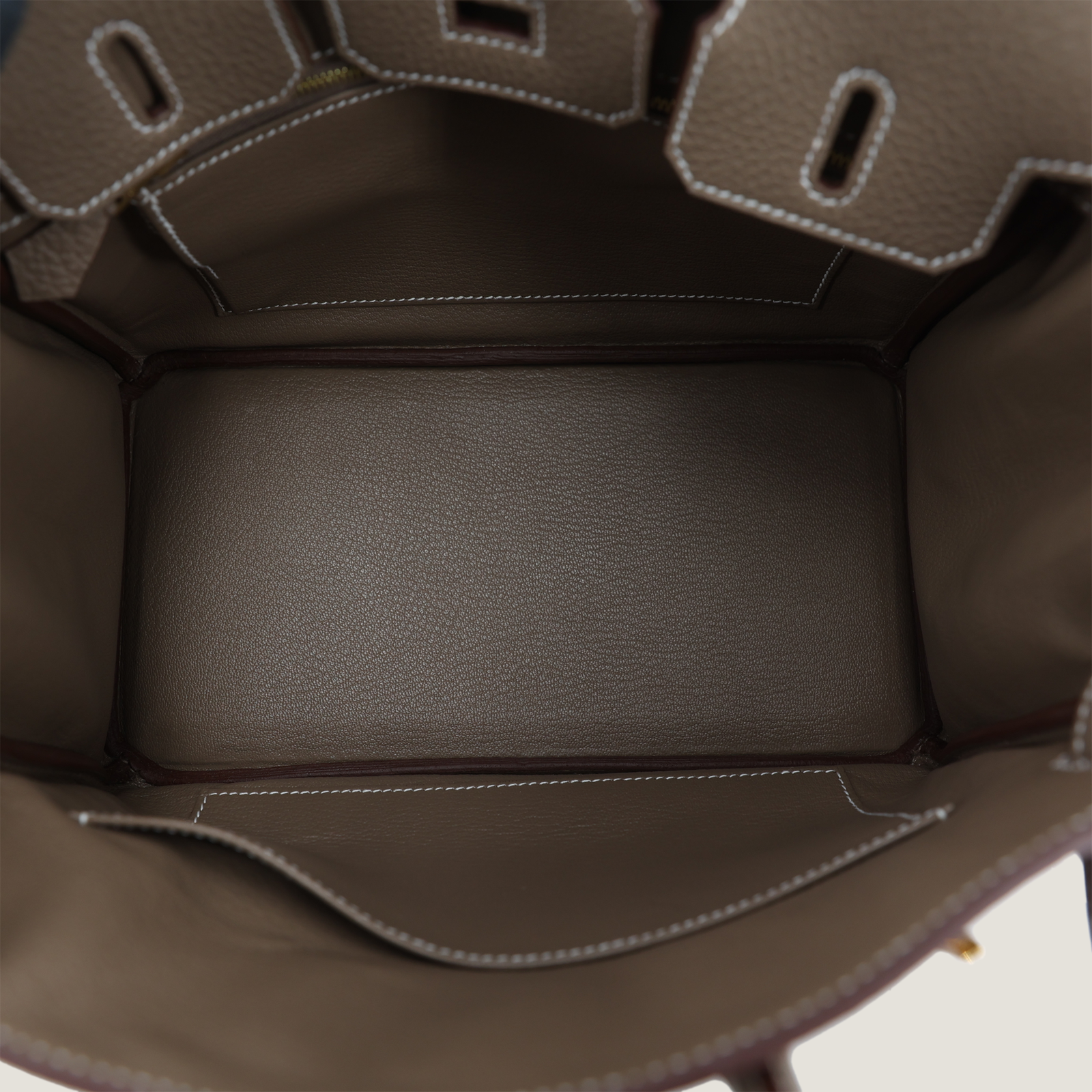 25cm Taupe Pebbled Calfskin Handbag - Arvelle Paris