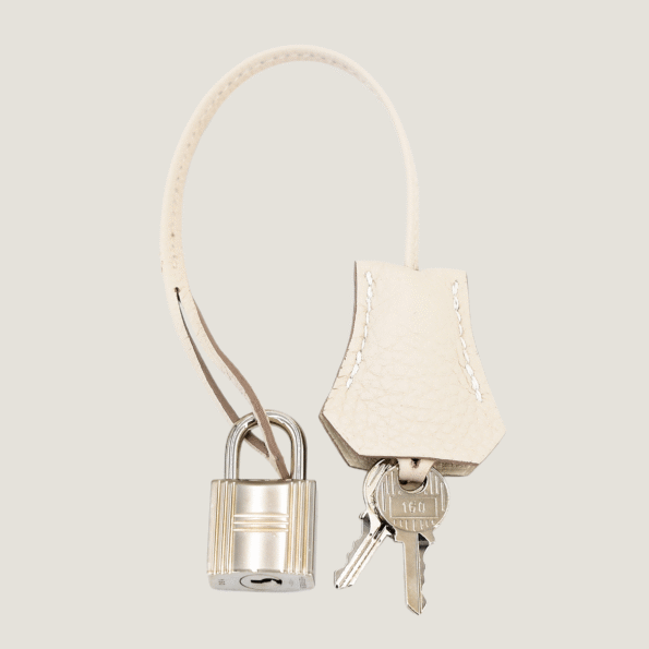 30cm Chalk White Pebbled Calfskin Handbag - Arvelle Paris