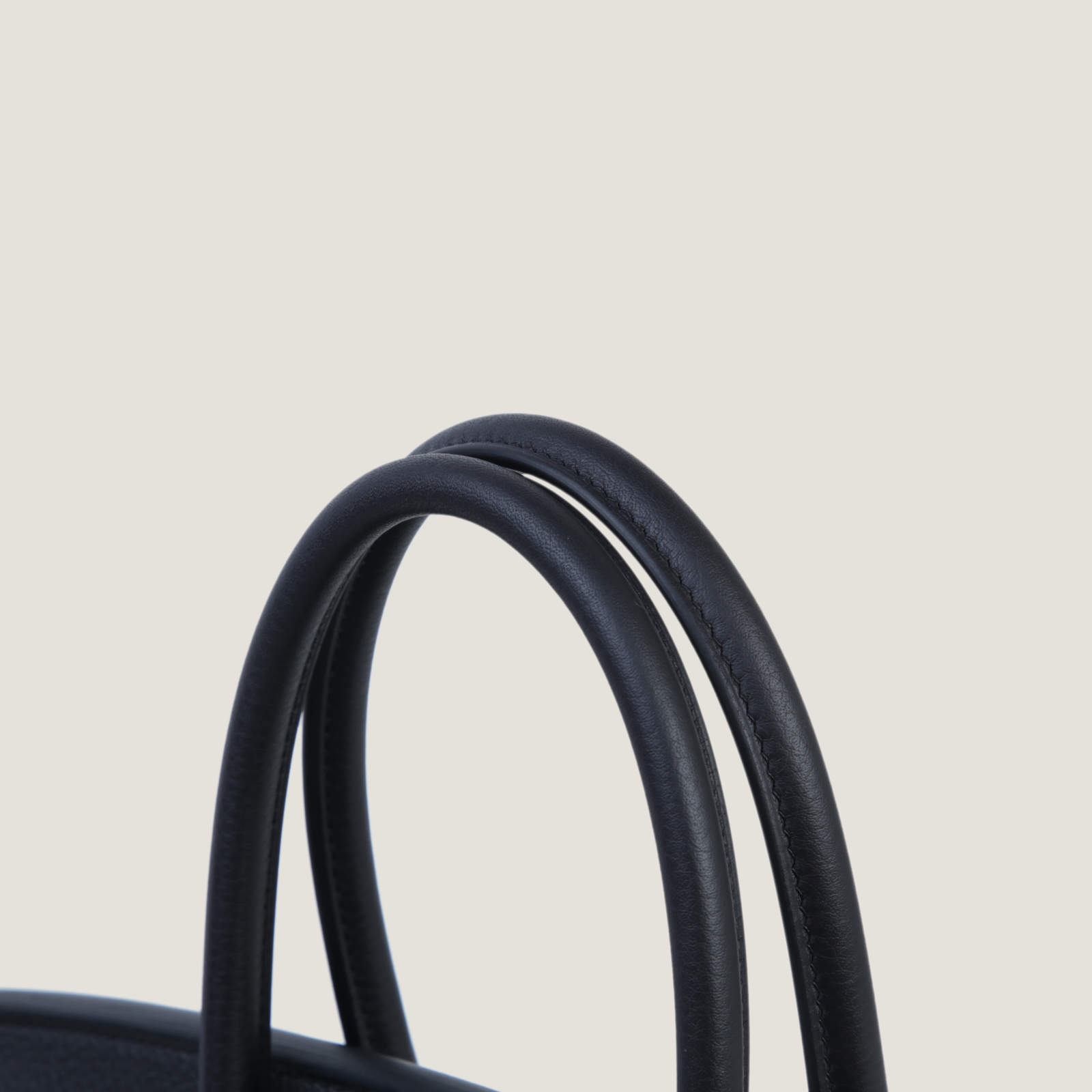 30cm Black Pebbled Calfskin Handbag - Arvelle Paris