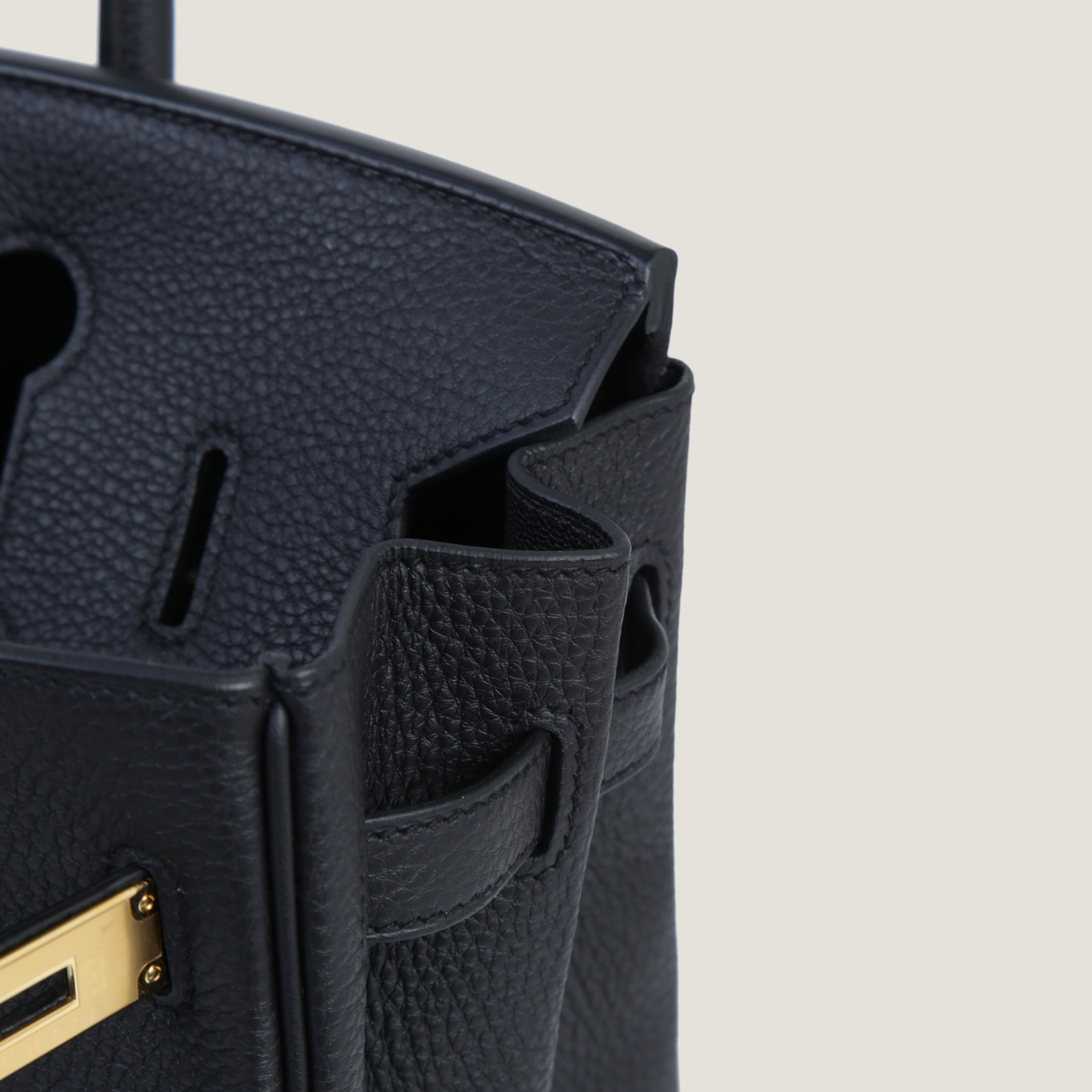 30cm Black Pebbled Calfskin Handbag - Arvelle Paris