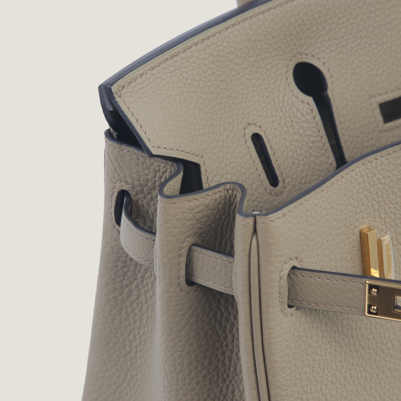 25cm Warm Beige Pebbled Calfskin Handbag - Arvelle Paris